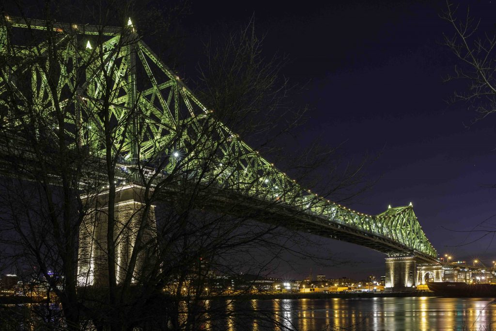 À ne pas manquer Illumination du pont Jacques-Cartier / Sors de ta cour